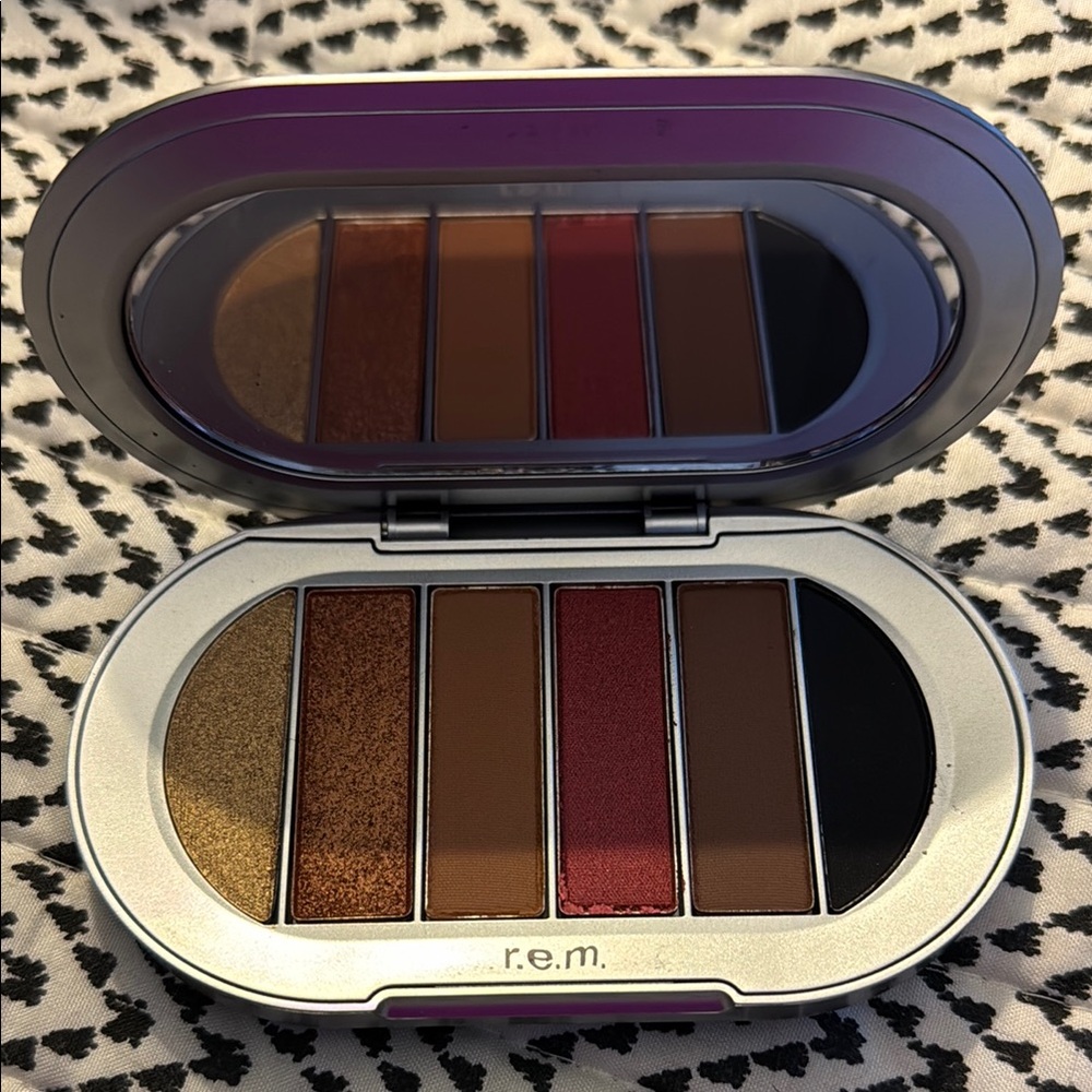 Brown and Black Eyeshadow Palette for Stunning Eye Looks